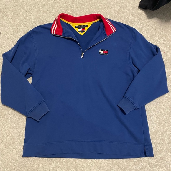 💙Tommy Hilfiger 1/4 zip sweater!💙 - Picture 2 of 7